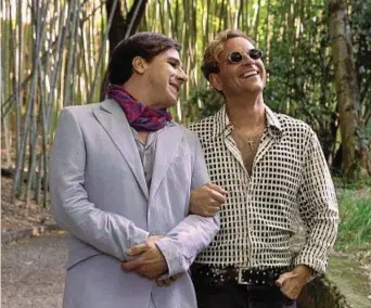  ?? ?? Sul set Mario Pirrello con Alessandro Borghi, a destra un’altra scena di Supersex e l’attore Franco Caracciolo