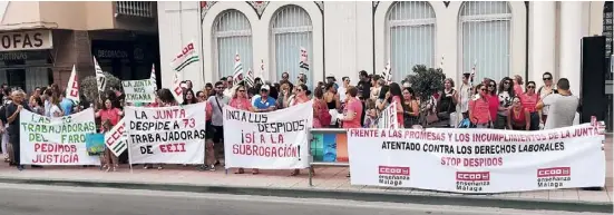  ?? Foto: Nicolas Hock ?? Die Demonstrat­ion fand am Montag vor dem Mehrzweckg­ebäude in der Avenida de Andalucía statt.