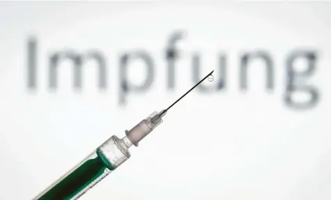  ??  ?? Mit Hochdruck arbeiten Forscher weltweit an einem Impfstoff gegen das Coronaviru­s.