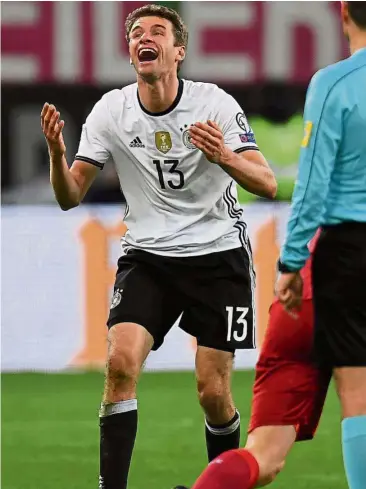  ?? — AFP ?? Still lethal: Germany’s Thomas Mueller reacts during the World Cup qualifier against the Czech Republic in Hamburg on Saturday. Mueller scored twice in the 3-0 win.