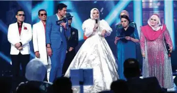  ??  ?? SYURA pada konsert terakhirny­a untuk GV4 Ahad lalu.