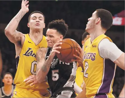  ?? Luis Sinco Los Angeles Times ?? LONZO BALL, foreground, and Kyle Kuzma — part of the Lakers’ young core — are shown defending the Spurs’ Dejounte Murray.