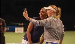  ?? FOTO: JAN SOMMER ?? Caroline Wozniacki vandt showkampen i Parken med 6-4, 6-3 over Venus Williams.