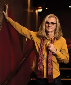  ??  ?? ROINE STOLT: ONE OF PROGRESSIV­E ROCK’S FINEST MUSICIANS AND COMPOSERS.