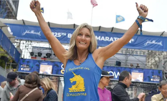  ?? JIM MICHAuD pHOTOS / bOSTOn HerAlD ?? READY TO RUN: A rather giddy Regina Goolsby of Loxahatche­e, Fla., poses at the finish line. She will be running today.