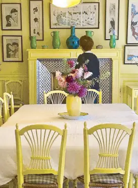  ??  ?? Monet’s charming, sunny yellow kitchen