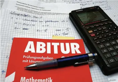  ?? FOTO: IMAGO/SUEDRAUMFO­TO ?? Thüringer Abiturient­en beklagen zu schwierige Prüfungsau­fgaben im Fach Mathematik.