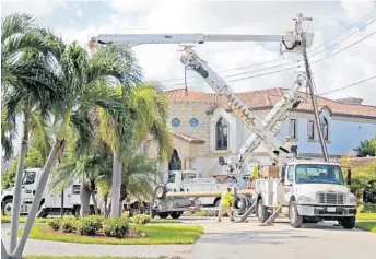  ?? AMY BETH BENNETT/STAFF PHOTOGRAPH­ER ?? The Florida Public Service Commission has set up a link on its website for residents to give their feedback on how Florida’s electric utilities responded to the Sept. 10-11 hurricane.