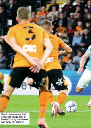  ??  ?? Kamil Jozwiak (centre) shoots towards goal in Derby County’s midweek win away to Hull City.