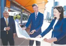  ?? Pictures: TERTIUS PICKARD ?? Gold Coast Mayor Tom Tate, Transport Minister Mark Bailey and Queensland Premier Annastacia Palaszczuk at the announceme­nt in Broadbeach.
