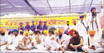  ??  ?? Sikh religious leader Baljit Singh Daduwal (R) speaks as (from left) LIP MLA Simarjeet Singh Bains, AAP MLA Sukhpal Singh Khaira and MP Sadhu Singh, and SAD (A) leader Simranjit Singh Mann, among others, share the stage at a protest rally organised on...