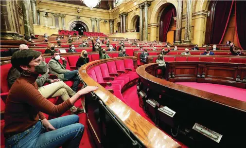  ?? EFE ?? Imagen del pleno celebrado ayer en el Parlament de Cataluña