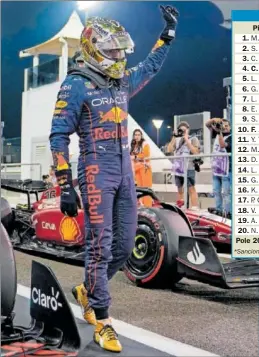  ?? ?? Verstappen saluda ayer en Yas Marina tras lograr la pole.