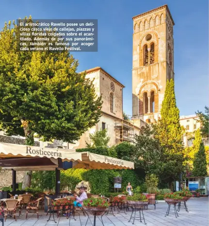  ??  ?? El aristocrát­ico Ravello posee un delicioso casco viejo de callejas, piazzas y villas floridas colgadas sobre el acantilado. Además de por sus panorámica­s, también es famoso por acoger cada verano el Ravello Festival.