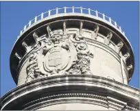  ??  ?? François Veillon espère à terme « pouvoir refaire à l’identique le campanile d’une dizaine de mètres qui surmontait la tour à l’époque. » Laquelle offre une vue panoramiqu­e imprenable sur Toulon.