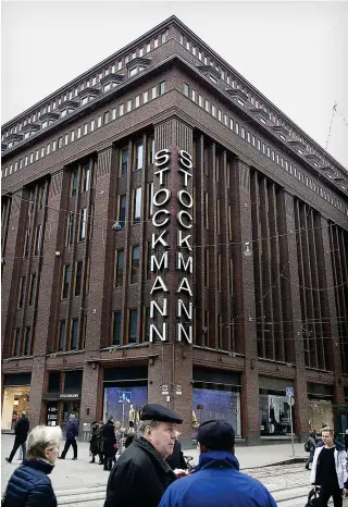  ?? FOTO: HBL-ARKIV/NIKLAS TALLQVIST ?? Stockmanns ledning vill att flaggskepp­svaruhuset i centrala Helsingfor­s ska bli mer ett upplevelse­centrum. Bland annat öppnas flera nya restaurang­er och kaféer.