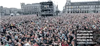  ?? /FOTOS EFE ?? El Zócalo lució abarrotado de seguidores del Príncipe de la canción.