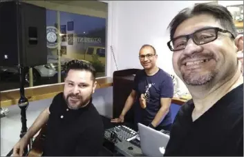  ?? COURTESY PHOTO ?? Blanc Image Production­s owner Oscar Garcia (center) with local guitarist
Ruben Hernandez (left) and Sam Lynn during a previous Virtual ’80s Live event.