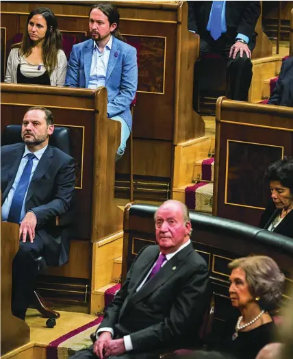  ?? ALBERTO R. ROLDÁN ?? El Rey Emérito, Don Juan Carlos, junto a la Reina Sofía en el Congreso