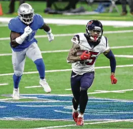  ?? Brett Coomer / Staff photograph­er ?? Texans wide receiver Will Fuller (15) catches a first-down pass against the Lions. Fuller has played in every game this season for the first time in his career.