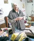  ??  ?? Guadalupe Torres, de 80 años, dice que se estropearo­n sus pertenenci­as.