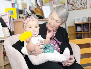  ?? ?? Abbey Gardens resident Tricia Neagle spends some time with Rome from the Goodstart Early Learning Centre Nursery.