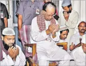  ?? PTI ?? Former Assam CM Tarun Gogoi offers prayers at the Bura Masjid in Guwahati ahead of the poll results on Thursday.