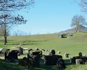  ??  ?? I resti L’area archeologi­ca di Marzabotto, sopra un reperto