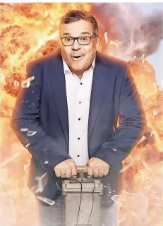  ?? FOTO: PROSIEBEN/THOMAS PRITSCHET ?? In der neuen ProSieben-Show „Alle gegen Einen“mit Moderator Elton tritt ein Kandidat in 13 Spielrunde­n gegen die TV-Nation an.