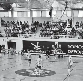  ?? CARLA GRAW ?? Imagen del partido Cáceres Uex-Albacete de la primera eliminator­ia de ascenso.