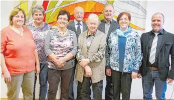  ?? FOTO: SILVIA MÜLLER ?? Die neu gewählte Vorstandsc­haft (von links): Edith Kohler, Irmgard Kreutter, Irma Freyer, Werner Irion, Waltraud Birk, Adolf Nigsch, Sigrid Etter und Martin Hall.