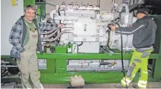  ?? FOTO: HU ?? Das ist einer von zwei Biogasmoto­ren, die die Bioenergie­umwandlung leisten. Die Wartung übernimmt Betreiber Lothar Braun-Keller.