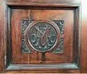  ?? ?? A carved Midland Railway monogram on the inside of one of the saloon's doors.
MARK SMITH/ KNOTTY COACH TRUST