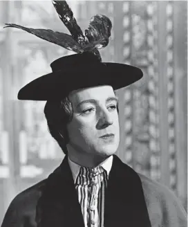  ?? ?? Eight characters: Alec Guinness in Kind Hearts And Coronets