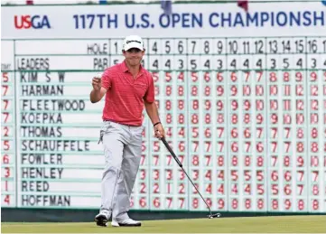  ?? MARK HOFFMAN / MILWAUKEE JOURNAL SENTINEL ?? Brian Harman acknowledg­es the crowd after parring the 18th hole during the third round of the U.S. Open golf tournament Saturday at Erin Hills. At 12 under par, he leads by one stroke going into the final day.