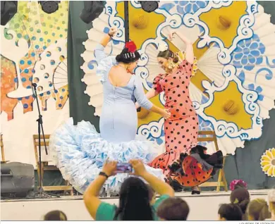  ?? LOURDES DE VICENTE. ?? Las sevillanas no pueden faltar en la Feria de El Puerto de Santa María.