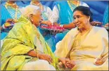  ?? HTFILE PHOTO ?? ▪ Renowned classical singer Girija Devi with Asha Bhosle.