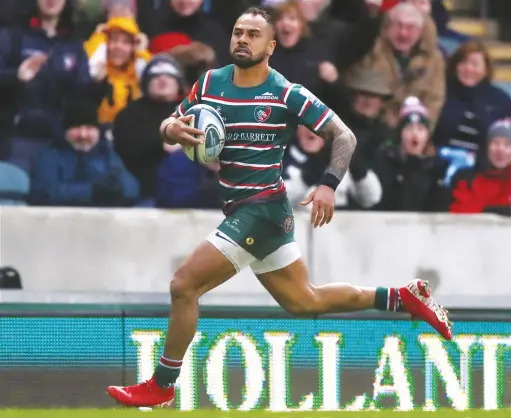  ?? PICTURES: Getty Images ?? Breakaway: Telusa Veainu sprints in to score Leicester’s second try