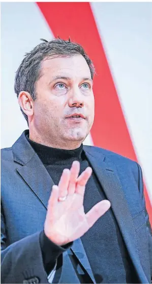  ?? FOTO: KAY NIETFELD/DPA ?? Der Co-Vorsitzend­e der SPD, Lars Klingbeil, will die außenpolit­ische Ausrichtun­g der Partei erneuern.