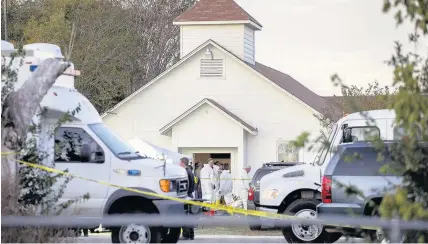  ?? Jay Janner ?? > Investigat­ors at the scene of a deadly shooting at the First Baptist Church in Sutherland Springs, Texas, on Sunday after a man opened fire inside of the church, killing 26 people