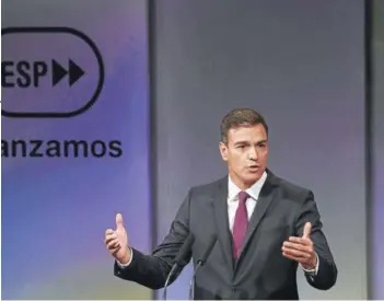  ??  ?? ► El Presidente del gobierno español, Pedro Sánchez, ofrece un discurso con motivo de los 100 días de su gobierno, el lunes en Madrid.