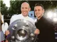  ?? Foto: Witters ?? Arjen Robben und Rafinha verabschie­den sich als Meister.