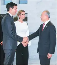  ?? ZHAO HUANXIN / CHINA DAILY ?? Cui Tiankai,
Chinese ambassador to the US, welcomes Ivanka Trump and her husband, Jared Kushner, at the Chinese embassy in Washington on Sept 27.