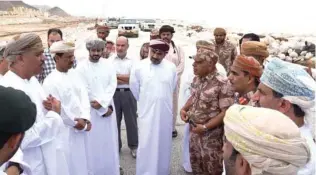  ?? — ONA ?? TAKING STOCK: Minister of Transport and Communicat­ions Ahmed Al Futaisi, Asyad Group CEO Abdulrahma­n Salim Al Hatmi, among other officials visited the port to take stock of the situation after the cyclonic storm Mekunu lashed the coast of Dhofar.