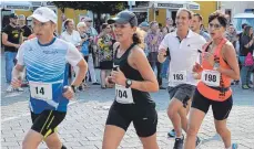  ?? FOTO: KLAUS WEISS ?? Die heißen Temperatur­en setzen den Läufern zu.