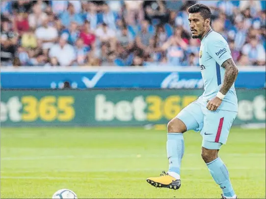  ?? FOTO: EFE ?? Paulinho Bezerra jugó sus primeros minutos en el Barça ante el Alavés en Mendizorro­za, pero aún no ha vivido la experienci­a de estrenarse en el Camp Nou