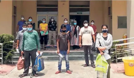  ??  ?? PATIENTS DISCHARGED after being treated for coronaviru­s infection at the COVID Care Centre in Jalandhar on July 3.