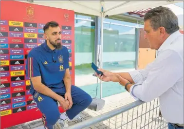  ?? ?? Borja Iglesias, ayer durante la entrevista en la Ciudad del Fútbol de Las Rozas.