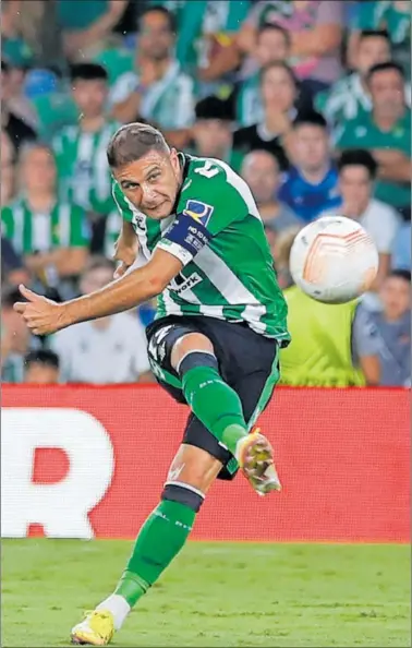  ?? ?? Joaquín dispara en la acción que supuso el segundo tanto del Betis ante el Ludogorets.