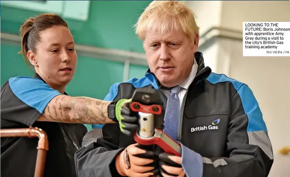  ?? RUI VIEIRA / PA ?? LOOKING TO THE FUTURE: Boris Johnson with apprentice Amy Gray during a visit to the city’s British Gas training academy